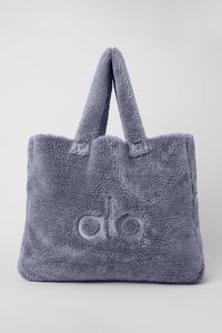 Foxy Sherpa Tote - Fog | Alo Yoga