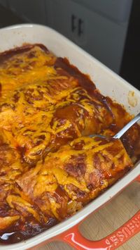 This recipe is so absolutely delicious using ground turkey mixed with the flavors of enchilada sauce, onions, garlic, taco seasoning, black beans, and more! If you don’t like ground turkey, you can substitute ground beef, but please try the ground turkey. It is so absolutely delicious! Easy recipe 🥰