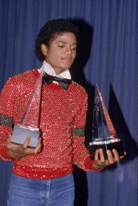 MJ attends the 8th American Music Awards on at the Shrine Auditorium in Los Angeles, California, the USA.