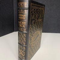 Moby Dick Or The Whale - Herman Melville [1977] Leather Bound Classics Book Beautiful Vintage Condition. Leather Hardcover Is In Good Condition, Minimal Shelf Wear Or Rubbing To The Gold Gilded Edges. Pages Are Clean, Binding Is Tight. 1977 1st Edition, First Printing. Black Leather Bound Book. Part Of The Easton Press 100 Greatest Books Ever Written Collection. C22221h