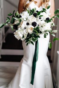 Black and White Wedding Bouquet: Simply Modern Firefly Gardens Wedding featured on Alexa Kay Events #weddingbouquet #blackandwhiteweddingbouquet