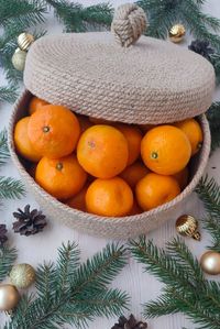 A basket for storing everything. You can store vegetables and fruits, bread, nuts, children’s toys and decorations, bath accessories. The basket is very functional and practical.