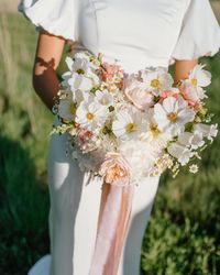 will never be over these bridals and this bouquet!!🌸 brides—I have one more spot open for 2024 and am beginning booking events for 2025! if this is your vibe, don’t hesitate to reach out!! I would loveeee to work with you!!!🥰 wedding done for @rosieruefloralco :) #utahflorist #provoutahflorist #flowers #utahwedding #bouquetinspo #bridalbouquet #cottagecore #localflowers #floraldesign #slcflorist #saltlakeflorist #parkcityflorist