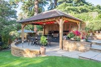 This outdoor kitchen in Stratford-upon-avon is situated underneath a wooden pergola which enables this space to be used throughout the year. With a large dining table and lounge area, combined with the outdoor kitchen, this is the ultimate entertaining area.