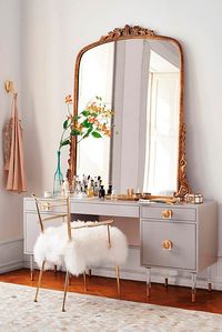 21 Makeup Vanity Table Designs See makeup vanity table designs that are super elegant and very beautiful, too. Every lady needs a corner in her home where she can beautify and relax at the same time. Turn your morning routine into precious moments! http://glaminati.com/makeup-vanity-table-designs/