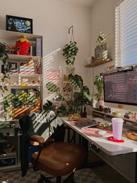 Marlene Vega’s desk setup, artstudio, bedroom