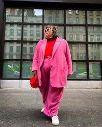 What’s your go to for when you want to look cute and fashionable?!? Mine is always a colorful suit ❤️💕❤️💕 . . Outfit deets in my LTK Link in stories ⬆️ . . #plussizefashion #plussizestyle #nystreetstyle #sizeinclusive #ss24fit