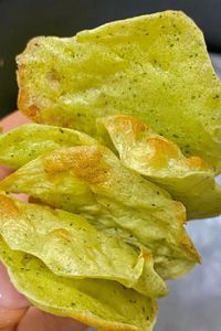 The air fryer cucumber chips look like fried cucumbers or dehydrated cucumber chips, but today's recipe is baked, you can also make a keto diet.