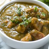 This authentic Mexican Chile Verde recipe is made of tender pieces of pork simmered in a flavorful tomatillo and chile broth. Serve in a bowl or with a side of rice for an authentic Mexican meal! (low carb, gluten free, paleo, freezer-friendly) #mexicanrecipes #chileverde #tomatiloo