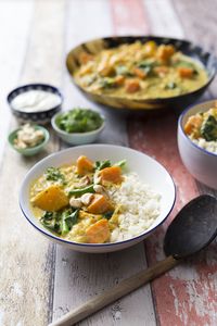 Vegetable curry with cauliflower couscous | Thermomix | Vegetarian Kitchen cookbook and recipe chip | p. 142 |