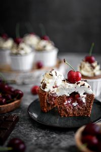 Cupcakes forêt noire - Adopte un gateau