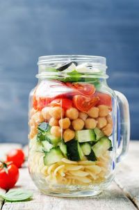 Mason Jar Salad Recipes 16 healthy mason jar salad recipes make the best healthy lunch ideas for the week! Easy layer-by-layer instructions tell you how to make the perfect portable lunch! Make meal prep simple with healthy salad recipes-in a jar! #healthyrecipes #lunch #mealprep #weightlossrecipes #salad