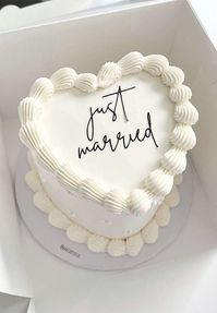 Just married cake, Just married wedding cake, Just married heart cake, Just married cake ideas, just married cake vintage, buttercream wedding cake, minimalist wedding cake, simple wedding cake, vintage wedding cake, wedding cake designs