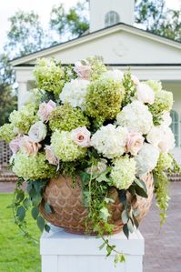 Dallas Meets Boston in This South Carolina Wedding #dweddings #weddings #weddinginspiration #southcarolina #weddingfloral #floral