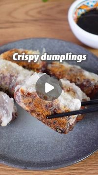 81K likes, 484 comments - fitgreenmind on January 15, 2023: "CRISPY DUMPLING HACK 🥟 VEGANUARY NR. 13🌱 Rice paper makes a great “dough” for dumplings, these are made in 20mins and even gluten free! 😋 Much love Maya ✨ RECIPE (2 servings, 20min prep time): Filling: -1 onion -2 cloves garlic -2 carrots Finely chop and fry in some oil. -200g tofu or mushrooms -3 Tbsp soy sauce -1 Tbsp vinegar -1 Tbsp agave -1/2 Tsp ginger powder -2 Tsp corn starch Stir everything in. -10 pieces rice paper Cu