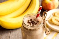 Ingredients *1 cup whole milk 2 medium ripe bananas (ok if frozen) 1/4 cup almond butter 1/2 teaspoon cinnamon, plus more for sprinkling 2 teaspoons maple syrup or honey for sweetness 1/2 cup crushed ice (or 5 ice cubes) Optional: 1 tea of chocolate or cacao powder