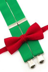 Red bow tie and green suspenders - matching Christmas outfit for father son son for family photosession. #christmas #regandgreen #matchingoutfit #red #green #familyphoto #christmasoutfit #ducksnfoxes