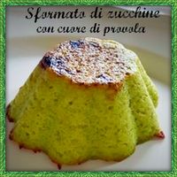 Sformato di zucchine con cuore di provola Uno sformato semplicissimo ma ricco di gusto, perfetto da servire agli ospiti ma anche da mangiare da soli per ce