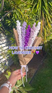 Learn how to crochet a lavender in less than 10 mins 🤗 For more crochet projects and inspiration follow and like this video and also comment what you want a tutorial on next! Credit: Ellies Toe Beans crochet