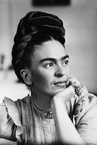 Frida Kahlo in 15 rare shots | Vogue Paris