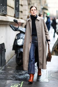 Ankle boot outfits ideas: Jo Ellison wearing tan ankle boots