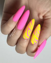 Paznokcie akrylowe | Acrylic nails | paznokcie | nails | długie paznokcie | long nails | pink nails | różowe paznokcie | yellow nails | żółte paznokcie | stylizacja paznokci| neon pink | neonowy róż | neon pink nails | almond nails | migdałki | Matte nails | matowe paznokcie | motyw zebry | zebra | zwierzęce motywy | animal print nails | animal print | summer nails | letnie paznokcie | paznokcie na lato |