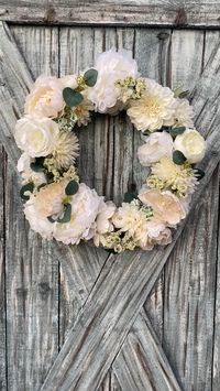 White wreath for modern elegant look.  #pinklimewreaths #frontdoorwreaths #wreaths #whitewreaths #modernwreaths #elegantwreaths #weddingwreaths #whitehomedecor #whiteflorals #etsyseller