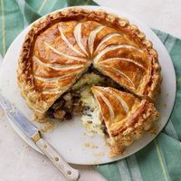 Nadiya's Chicken, Brie and Cranberry Pithivier