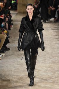 Ann Demeulemeester Fall 2018 Ready-to-Wear
https://www.vogue.com/fashion-shows/fall-2018-ready-to-wear/ann-demeulemeester/slideshow/collection#34