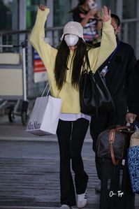 #lisa #lisaairport2023 #aiport #ootd #lalisa #lalisamanobal #lalalalisa_m #money #sg #shoong #lisanations #lilies