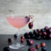 @kriscrox is helping us kick off right the weekend with this beautiful and equally delicious purple grape and gin cocktail. It's a perfect mix and not too sweet.