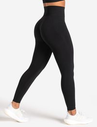 Adapt Seamless is back, and it’s better in every way. With more lift, more stretch, and discreet tonal logo detailing, the best-selling collection has been reinvented based on years of feedback. The Adapt 2.0 Seamless Leggings are designed to give you the perfect balance of stretch and compression. - High waisted fit - Full-length leggings - Performance driven design - Supportive ribbed waistband - Sweat-wicking fabric - Discreet tonal logo detailing - Squat proof rating: 97% - Fabric: 410GSM (7