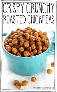 Crispy Crunchy Roasted Chickpeas. The secret to getting them extra crispy is to dry roast them first, and then season them at the last minute. This is an easy to make, healthy, vegan, 5 ingredient snack that everyone will love. #itdoesnttastelikechicken #vegansnack #veganrecipes #chickpeas