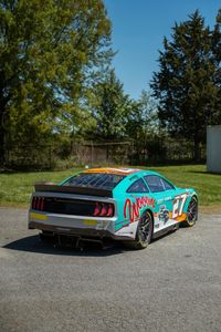 Ford Mustang NASCAR Race Car 2022 Engine: 5.9L V8 Naturally-aspirated FR layout Power: 492 kW / 670 hp Torque: 1,062 Nm / 783 lb-ft Weight: 1,497 kg / 3,300 lbs 0-60 mph: 2.4 seconds Top Speed: 346 kph / 215 mph