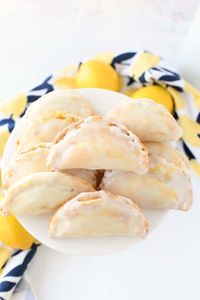 Easy Lemon Curd Hand Pies (Only 15 Minutes Bake Time) - Sizzling Eats