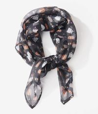 This delightful 1950s hair scarf, in collaboration with Pusheen, is crafted in a sheer chiffon-style fabric that dances with pumpkins and Halloween Pusheen throughout the sheer black mesh.