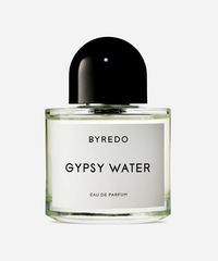 Gypsy Water eau de parfum is a cult fragrance from Byredo; an olfactory glamorisation of the Romany lifestyle ode to its creator, Ben Gorham's fascination with the myth.This magical composition blends the rugged reality of fresh soil and smoky campfires with dreamy notes of lemon, bergamot and juniper berries. A sprinkle of spiced pepper and a mystical veil of incense beautifully illustrate the sweet reverie of a free, colourful lifestyle surrounded by nature. Striking the perfect balance betwee