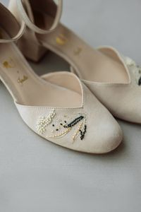 Ivory Trachten Bridal Sandals With Low Block Heel and Edelweiss Embroidery, Traditional Wedding Shoes With V-cut Vamp and Ankle Strap - Etsy