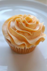 Peach cupcakes with peach buttercream ~T~ I love Peaches and these are full of fresh Peach puree