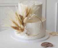 Wreath Cake Topper - Boho Dried flower cake topper-Party cake topper-Wedding Cake Topper-Flower Cake Topper ♥Gold circle diameter: about 6 inches. ♥Cake Topper Size: It measures about 6.69 inches high and 5.12 inches wide. ♥Cake size on the picture: The1 layer cake is 6 inch, The 2 layer cake is 6+8 inch ♥1 link contains only 1 cake topper, no other accessories. Use to decorate your party cakes and make them even cuter! Cake topper for wedding, prom, or any formal occasion. Great as a boho, gard