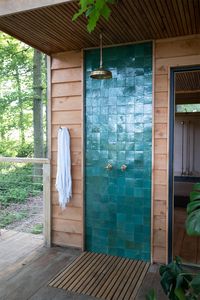 Water-Damaged Flooring Made for Chic Ceiling Panels in This Rental’s Bathroom