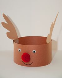 This reindeer hat is cute and festive for your child during the holiday season. Make a reindeer hat this Christmas with your child.