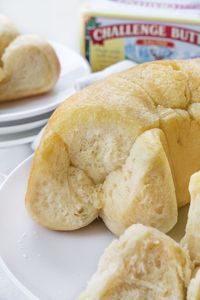 Buttery Bubble Bread is homemade bread that is a soft, salty, and buttery pull-apart bread that is easy to make and perfect for dinner rolls! Butter Bread, Bubble Bread, Buttery Bubble Bread, Bundt Bread, Dinner Rolls, Thanksgiving, Christmas rolls, bread recipe, homemade bread, rolls, i am baker, iambaker, recipes