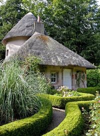 Cottage with thatched roof in Scotland.