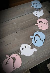 Perfect banner for a Halloween theme gender reveal party. Pink and blue pumpkins and white ghosts are made out of 65 lb cardstock and are strung on white craft string. The pieces are movable. As spaced out in the pictures, the banner spans approximately 4 feet. The pumpkins measure approximately 4.2 x 3.8 inches. 🧡🖤Check out my shop for more Halloween gender reveal items.🧡🖤