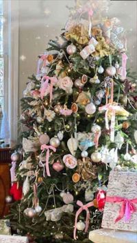 When creating this tree, I applied a design editing approach, focusing on intentional choices that resonated with my vision. Instead of overcrowding the tree, I allowed the bows, oranges, pine cones, and ornaments to shine. The result is a balanced design that feels cohesive and uncluttered. To learn more read my blog! 🎄😘

@merzelifestyle 