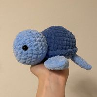 Cute crocheted turtle in the colors light blue and dark blue! Approximately 18cm in length. WARNING: this plushie contains safety eyes and is NOT suitable for younger children (choking hazard)