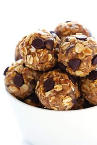 No Bake Energy Bites | Gimme Some Oven: The BEST No Bake Energy Bites recipe! Easy to make, perfect as a healthy snack or breakfast, and SO irresistibly delicious.