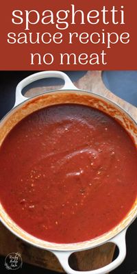 This hearty Italian-style spaghetti sauce is the perfect meal for any night of the week. This recipe is packed with flavor; you'll never miss the meat! Enjoy a delicious, healthy, and filling pasta dinner with this easy spaghetti sauce! #spaghettisauce #pastadinner #easydinner