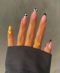 The smiley face is such a great touch too 🙂  (Image via @amyguynailartist)